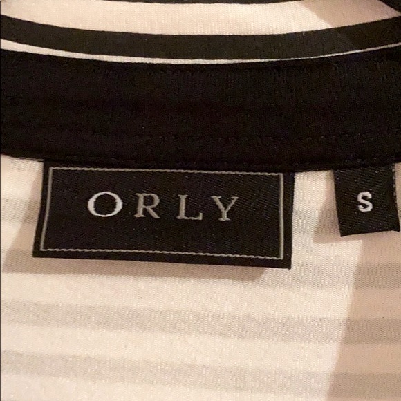 🍒 Multi-Color Abstract Top w/ Black & White Stripes !!! - Picture 5 of 5